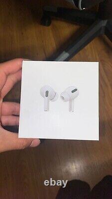 Apple AirPods Pro with Wireless Charging Case White