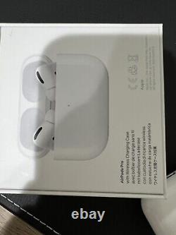 Apple AirPods Pro with Wireless Charging Case White