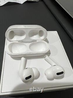 Apple AirPods Pro with Wireless Charging Case White