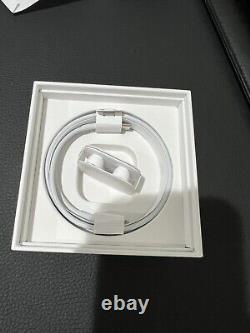 AirPods Pro d'Apple avec boîtier de charge sans fil blanc