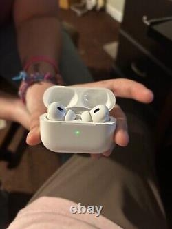 Apple AirPods Pro 2ème génération avec boîtier de charge sans fil MagSafe (USB-C)