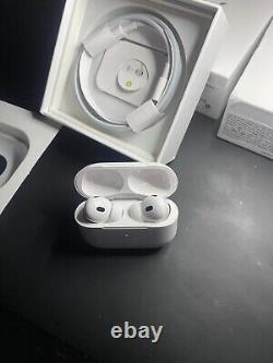 Apple AirPods Pro 2ème génération avec boîtier de charge sans fil MagSafe blanc