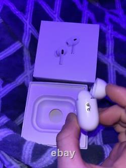 Apple AirPods Pro 2ème génération avec étui de chargement sans fil MagSafe blanc