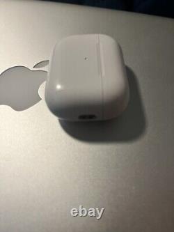 Apple AirPods Pro avec boîtier de charge sans fil blanc