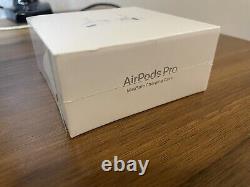 Apple AirPods Pro avec boîtier de chargement sans fil MagSafe Blanc