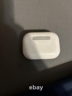 Apple AirPods Pro avec boîtier de chargement sans fil MagSafe blanc