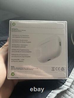 Apple AirPods Pro avec étui de charge sans fil MagSafe blanc