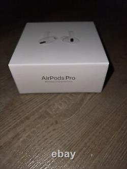 Apple AirPods Pro avec étui de chargement sans fil MagSafe blanc