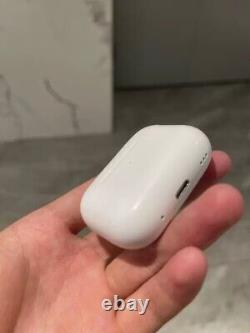Écouteurs AirPods Pro 2ème Génération d'Apple avec boîtier de chargement sans fil MagSafe Blanc