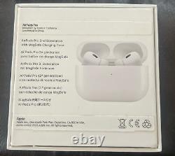 Écouteurs Apple AirPods Pro avec boîtier de charge sans fil MagSafe blanc