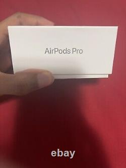 Écouteurs Apple AirPods Pro avec boîtier de chargement sans fil MagSafe blanc